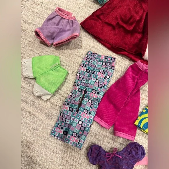 More Barbie clothes! Velvet hooded cape, hangers, scuba suit, vintage dresses.. - Picture 2 of 16